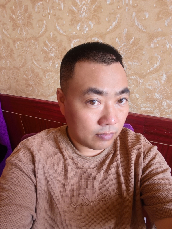 擦亮眼睛向前看的第一张照片--永安交友网